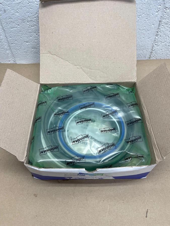 Used Doosan 401107-00579 Arm Cylinder Seal Kit