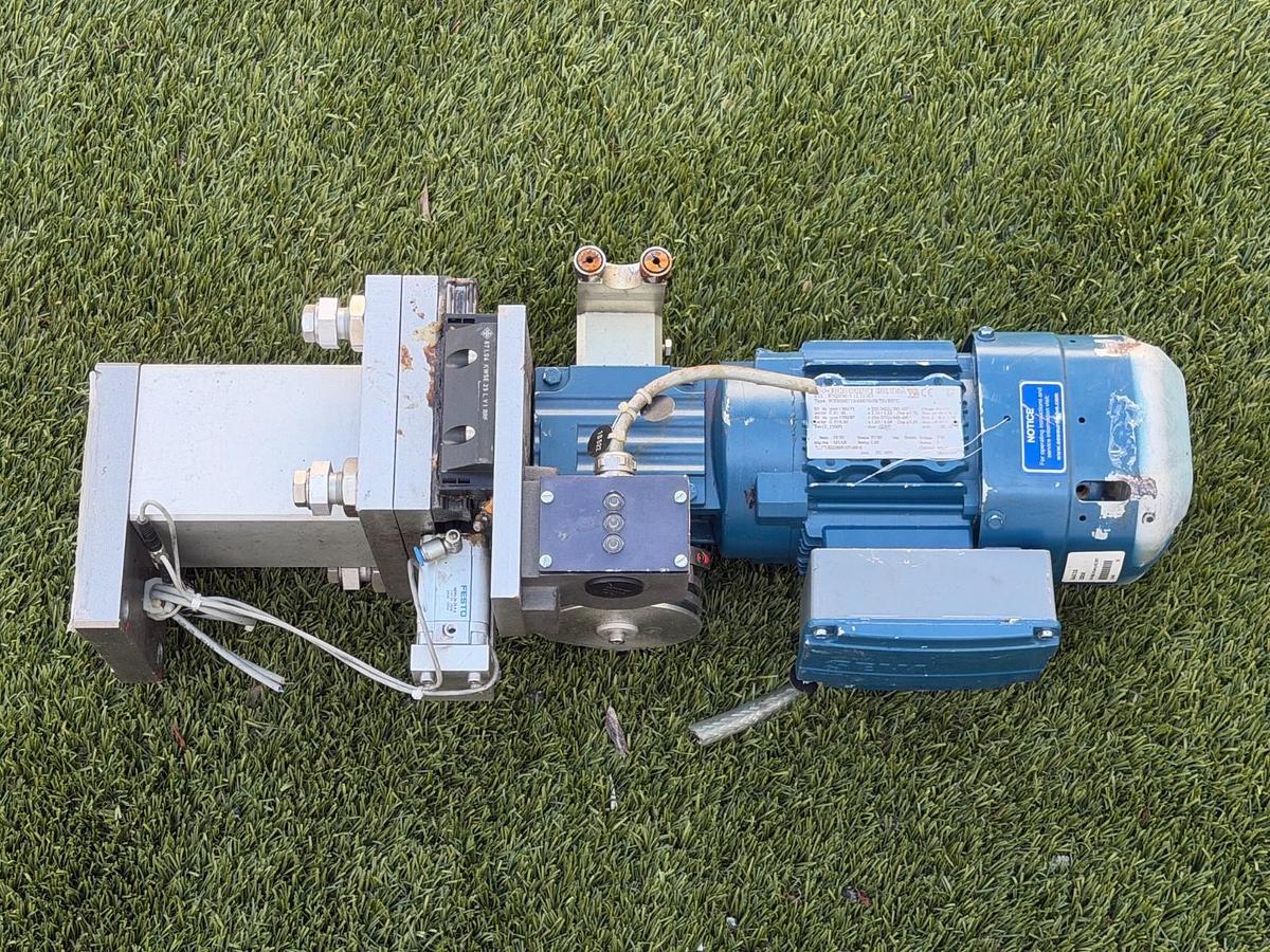 Used SEW-Eurodrive W20DRS71S4BE05HR/TH/ES7C 0.5Hp @ 1380 Rpm Right-Angle Gearmotor
