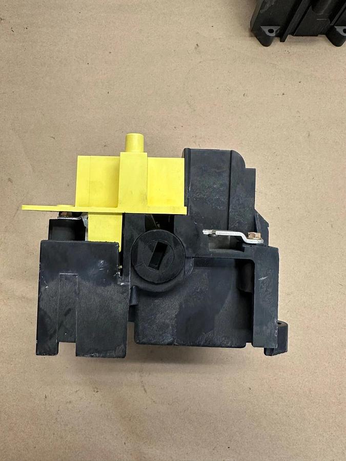 Used EATON 17-16921 Switch Base Assembly