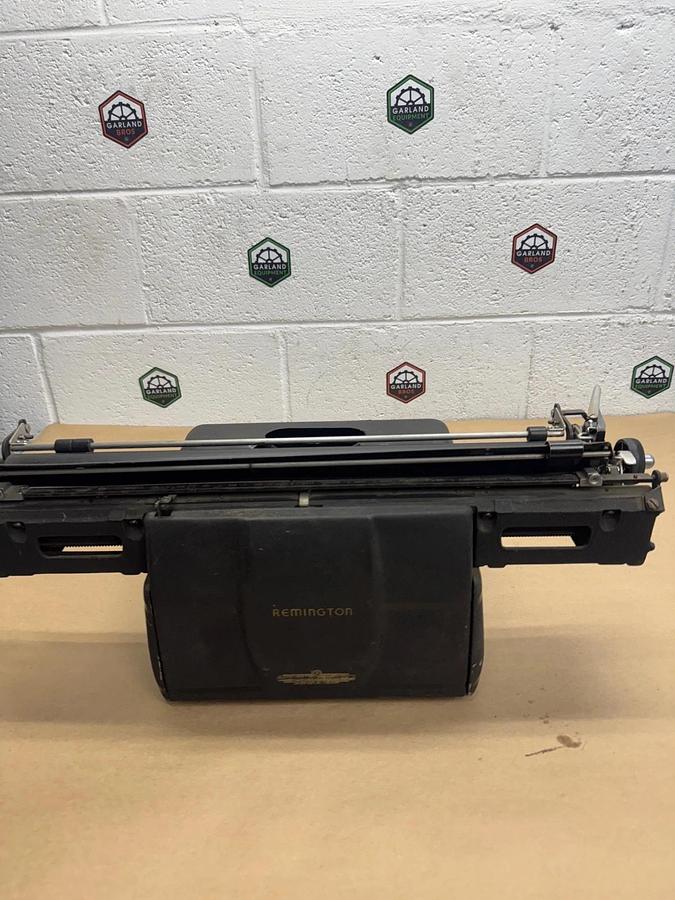 Used Remington Rand Working Type Writer, Model 17 Typewriter