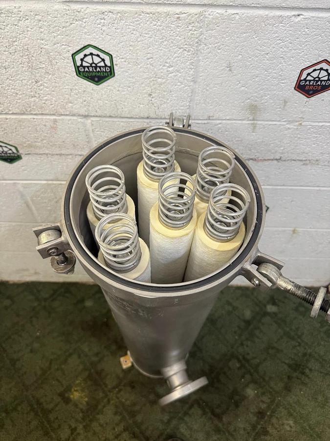 Used SS Filter Vessel Housing ZHG0F0630-F SS Filter Housing, Shut Off Valve