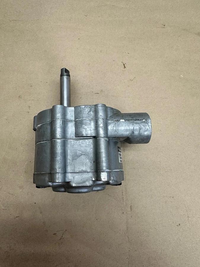 Used Parker D27X-01 Hydraulic Pump