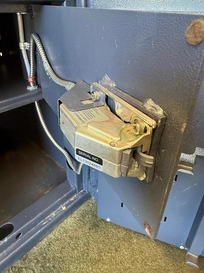 Used Amsec RMM2620SW-R Cash Management Safe Right Swing With Safe Wizard II