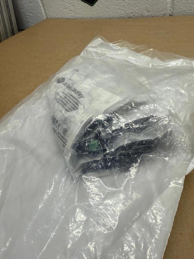 Used Allen-Bradley 800F-PX10 Contact Cartridge with Latch (QTY 10) *FACTORY SEALED*