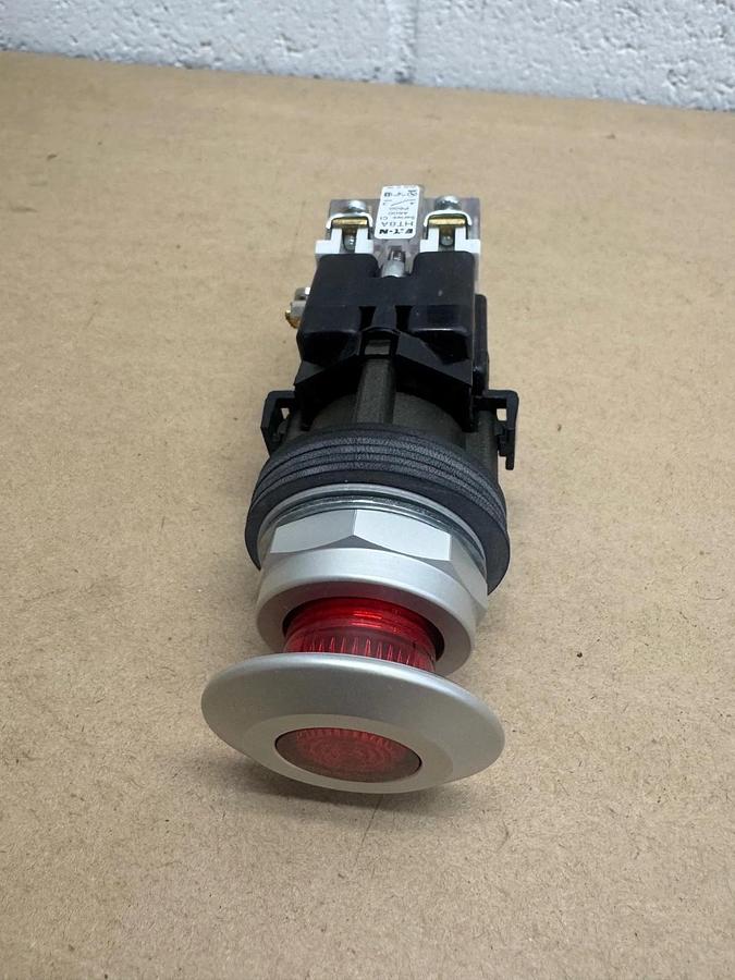 Used Eaton HT8FBRAF Red Push-Pull Button 24V *NEW*