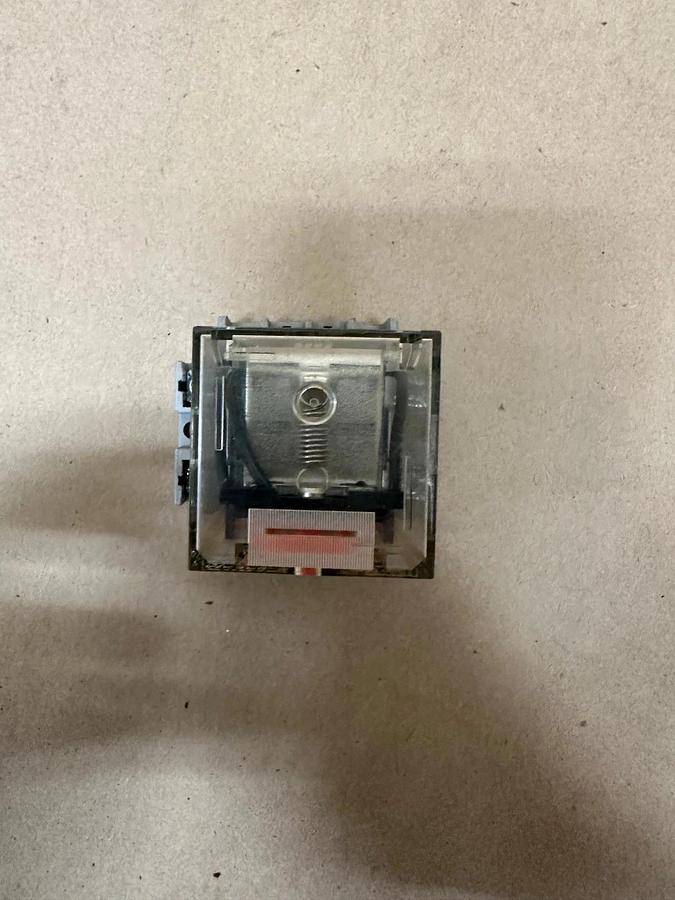 Used Omron MK3P5-S Contact w/ Dayton 6X156F Relay Base