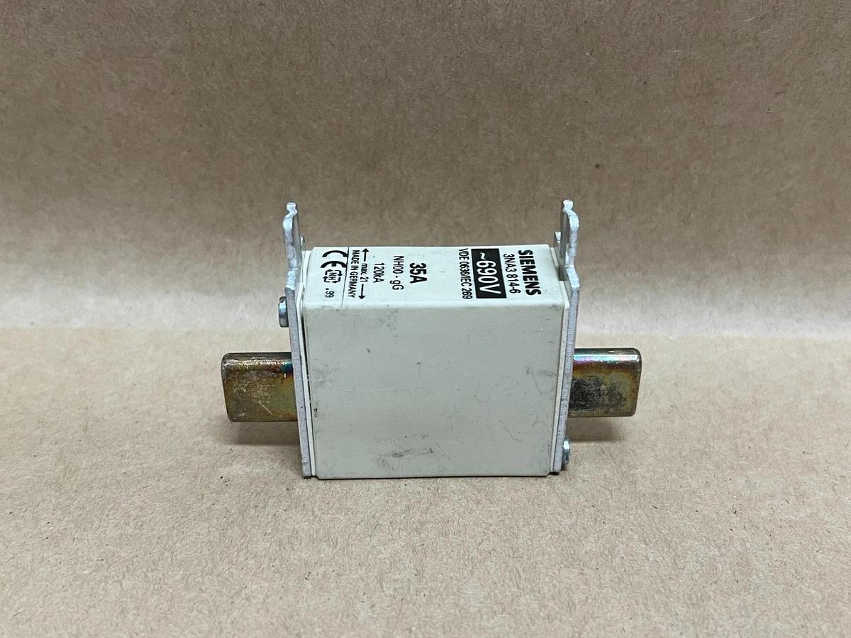 Used Siemens 3NA3 814-6 690V, 35A, Fuse Link - Lot of 2