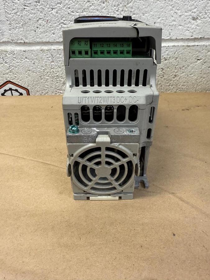 Used Allen-Bradley 22FV2P5N103 PowerFlex 4m, Series A, 5Hp, Drive - Broken Cover