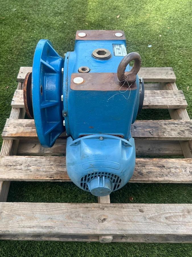 Used Radicon A125240.JRA-3 Worm Gear Speed Reducer Gearbox, 40:1 Ratio, 10.90Hp
