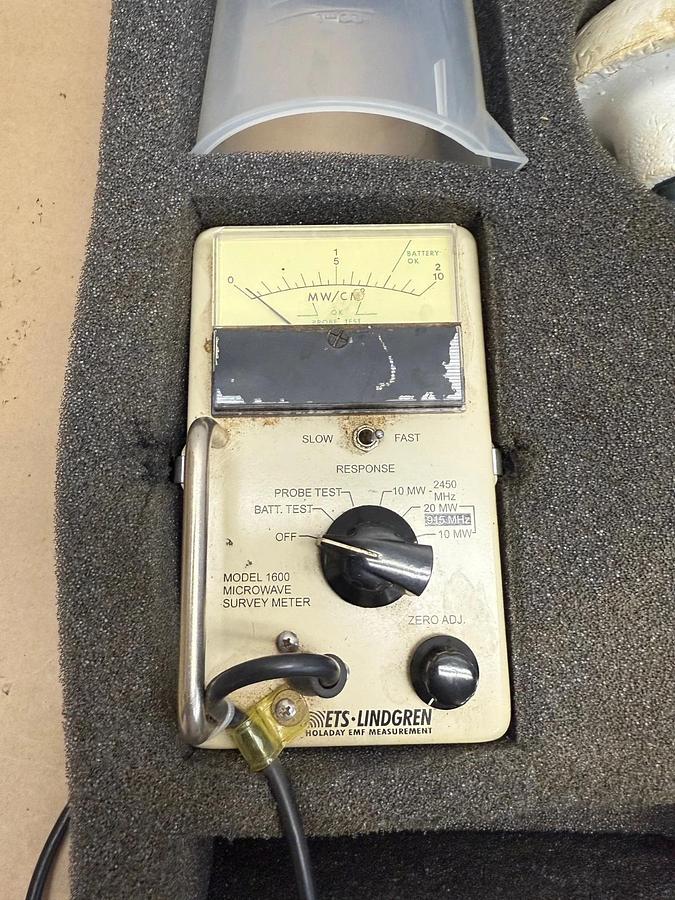 Used ETS • Lindgren 1600 Microwave Survey Meter, Holaday EMF Measurement with Probe