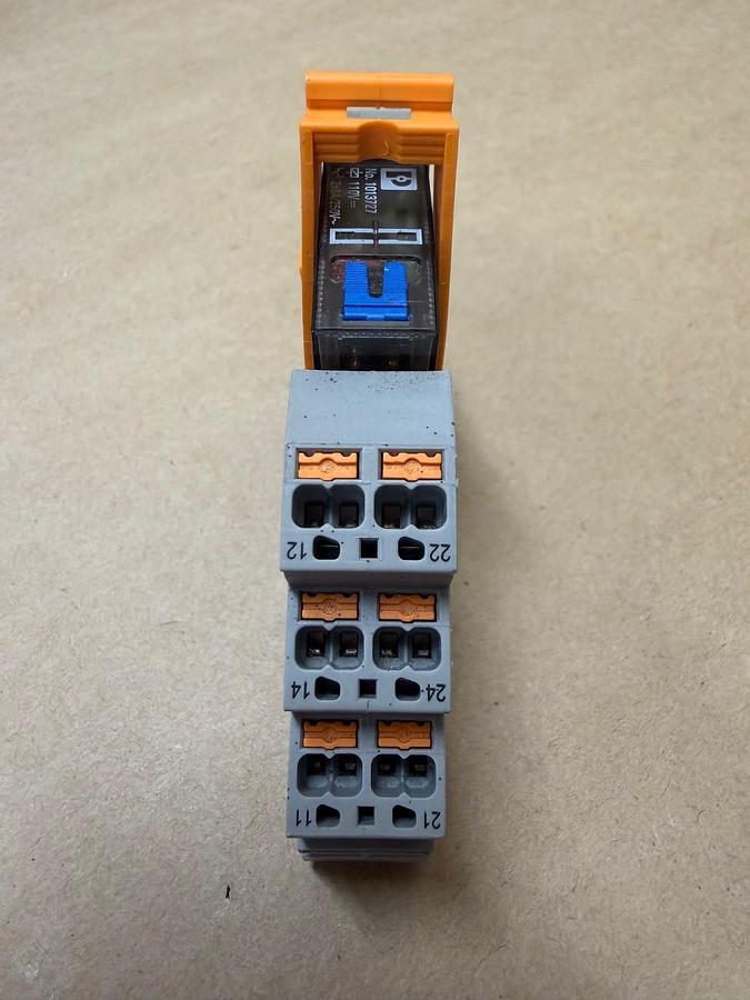 Used Phoenix Contact 1013727 Single Relay w/ RIF-1-BPT/2x21 Relay Module