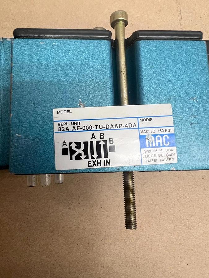 Used MAC 82A-AF-000-TU-DAAP-4DA w/ TU-DAAJ-4DA Valve