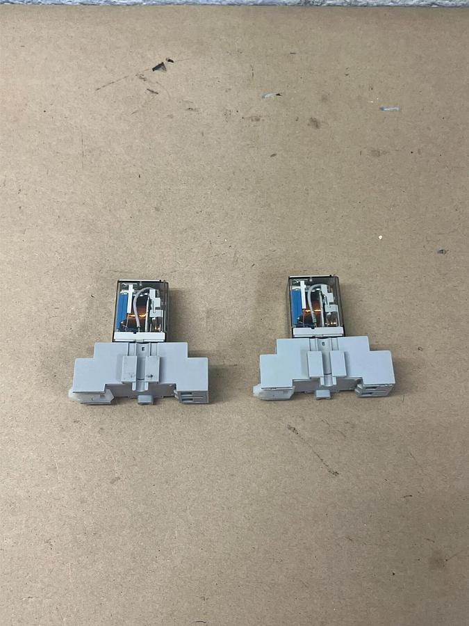 Used Allen Bradley 700-HF32Z24-4 Relay w/ Base - Lot of 2