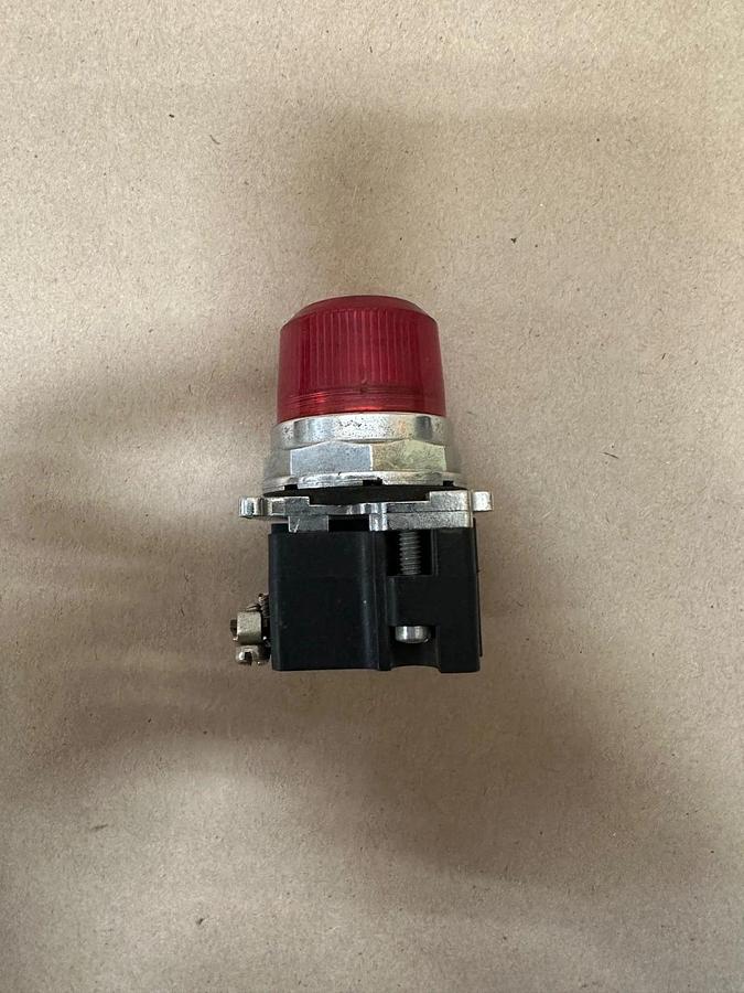 Used Cutler Hammer 10250T/91000T Red Pilot Light