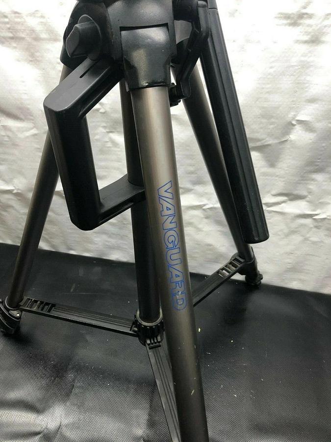 Used Vanguard T804045 Tripod w/ QS-10 Quick Release Tilt Head