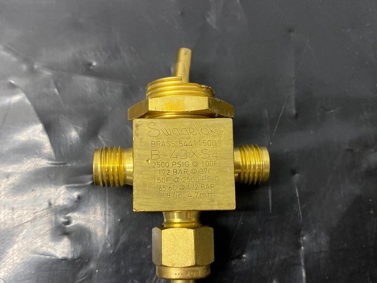 Used Swagelok B-43XS4 3 Way Ball Valve Brass