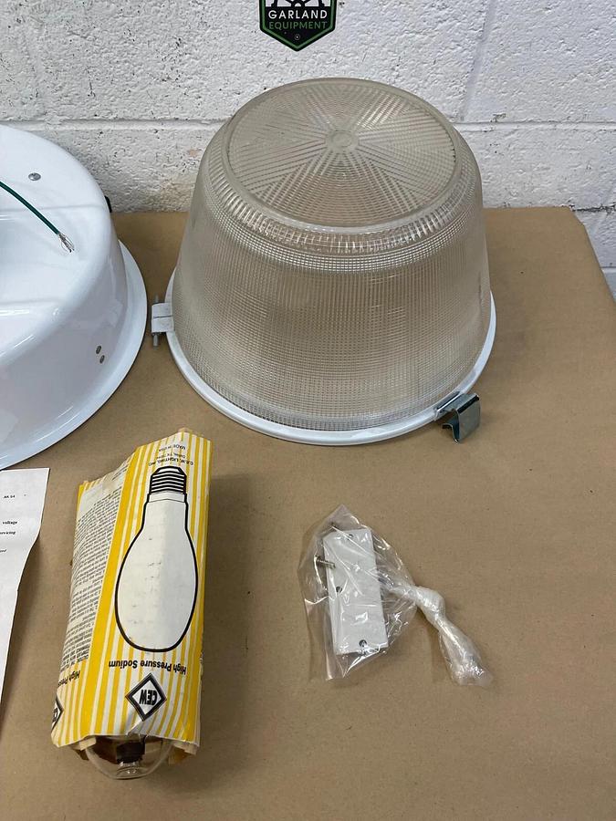 Used Spartan Fixtures GLX 3510-M Garage Light Luminare 100W 60Hz HX-HPF Ballast Type