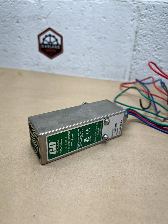 Used GO 81-10526-A2 Leverless Limit Switch