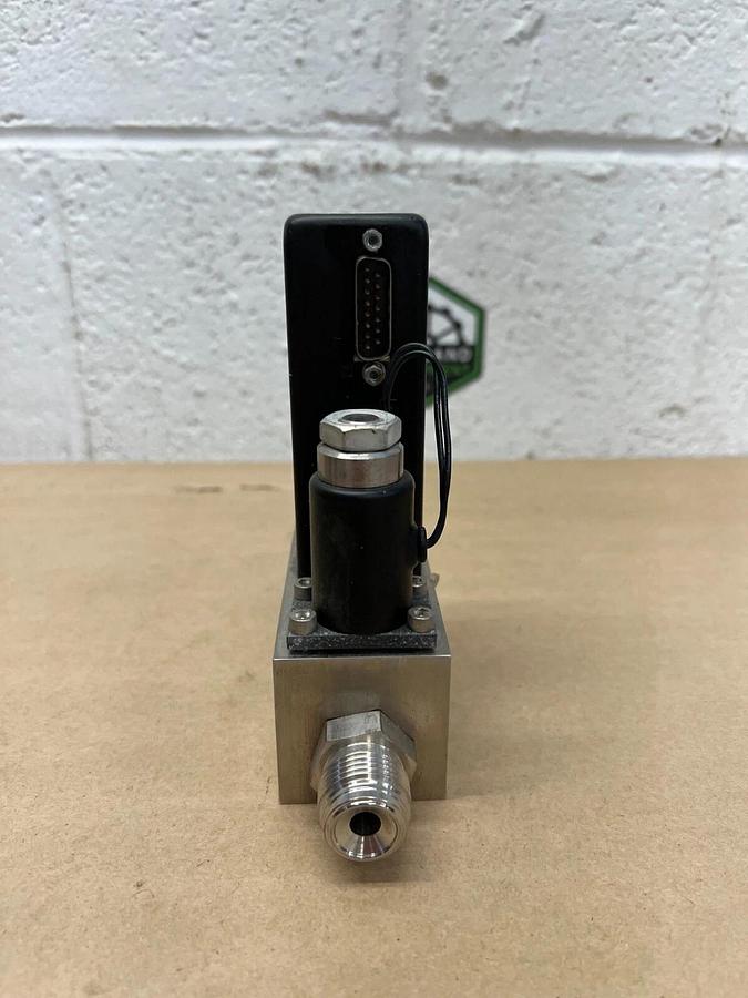 Used Brooks 5851E Mass Flow Controller, 200 SLPM, Hydrogen, MOD:5851EA14MQ2H2FA