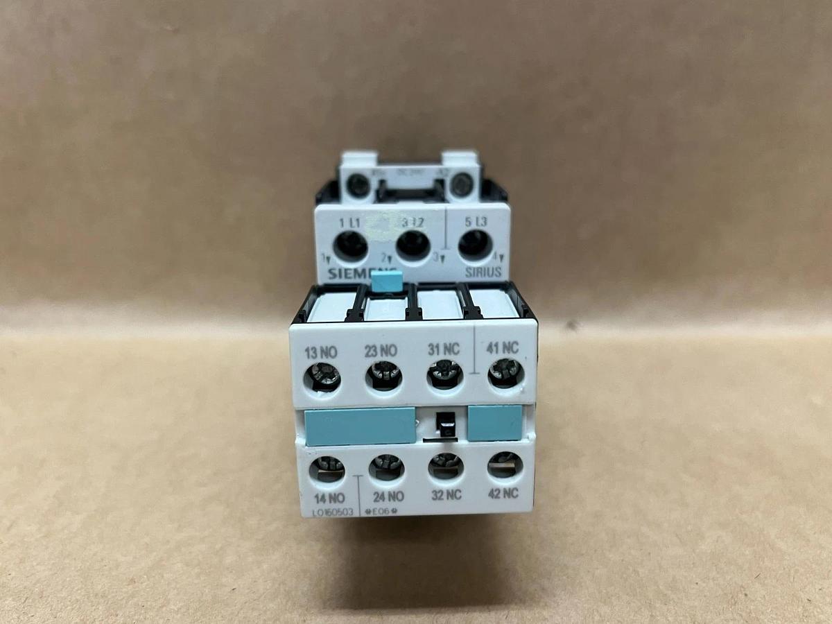 Used Siemens 3RT1026-1B Contactor w/ 3RH1921-1FA22 Auxiliary Contactor