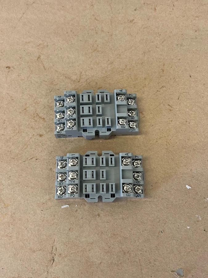 Used idec SR3B-05 15A Relay/Socket - Lot of 2