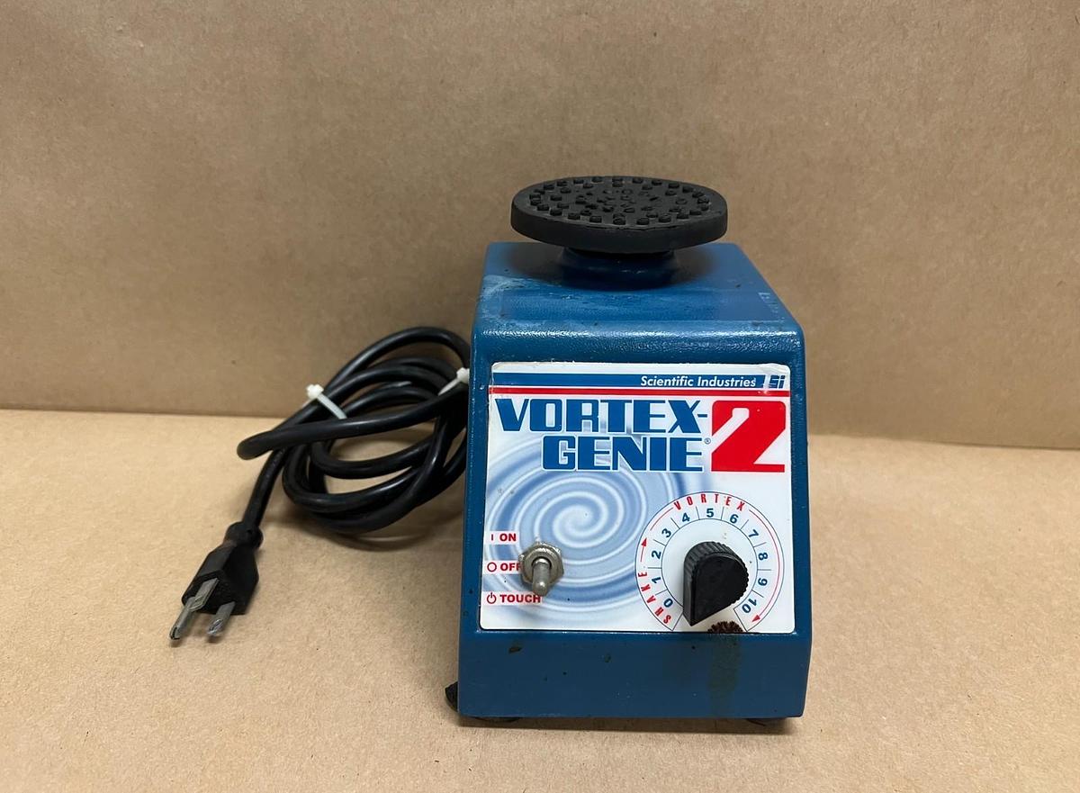 Used Scientific Industries G-560 120V, .65A, 60Hz Vortex Genie 2