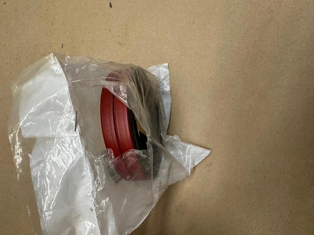 Used Hyster 79389 Seal - Lot of 2 *NEW*