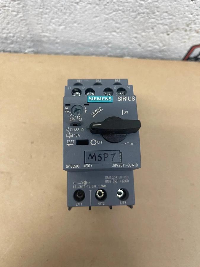 Used Siemens 3RV2011-0JA10 Circuit Breaker 50/60 Hz