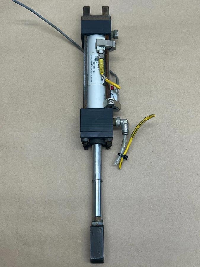 Used TRD Manufacturing, Inc. 30020179 Pneumatic Cylinder, 250 PSI