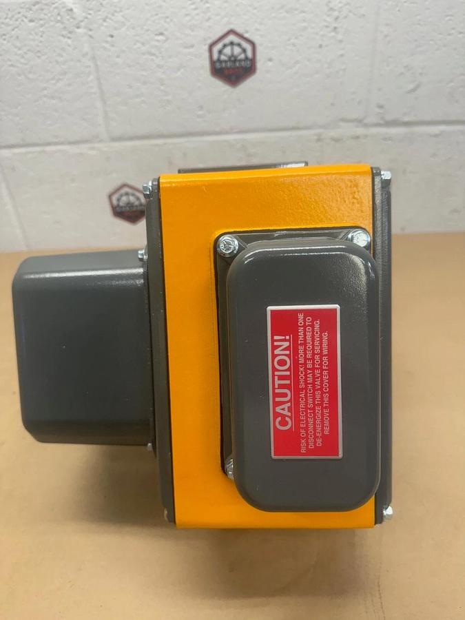 Used Maxon 300SMA11-AA11-BB22A0 Threaded Gas Safety Shutoff, 115 V, 1.7 A