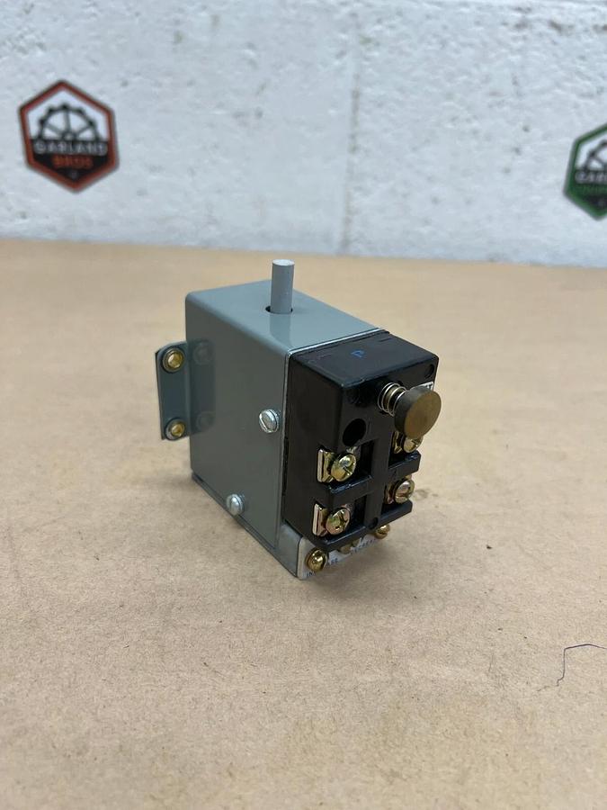 Allen Bradley 40262-007-51 Pneumatic Timer