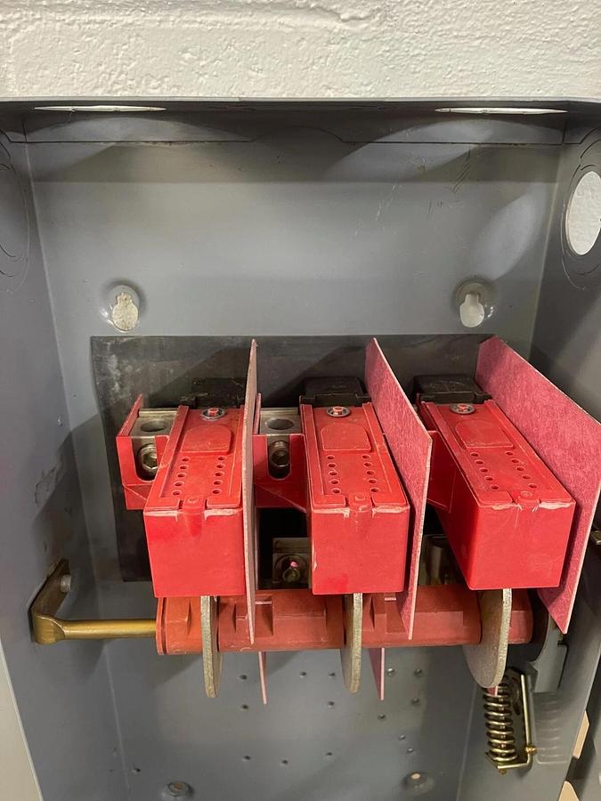 Used Square D HU364 Heavy Duty Safety Switch Ser E1 200A 600V Singl Throw Not Fusibl