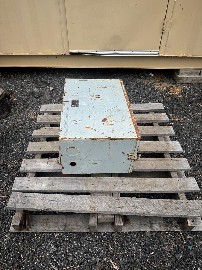 Used Westinghouse 6E997 Transformer, 30 kVA, 208-120/460V, Type EPT