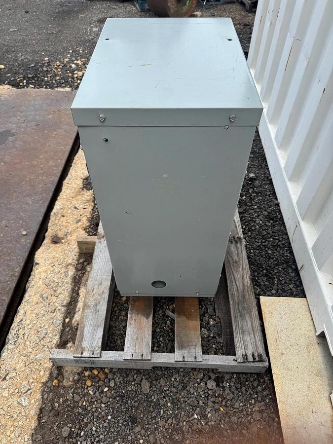 Used Eaton/ Cutler Hammer V48M22T45 Dry Type Distribution Transformer Ser B, 45kVA