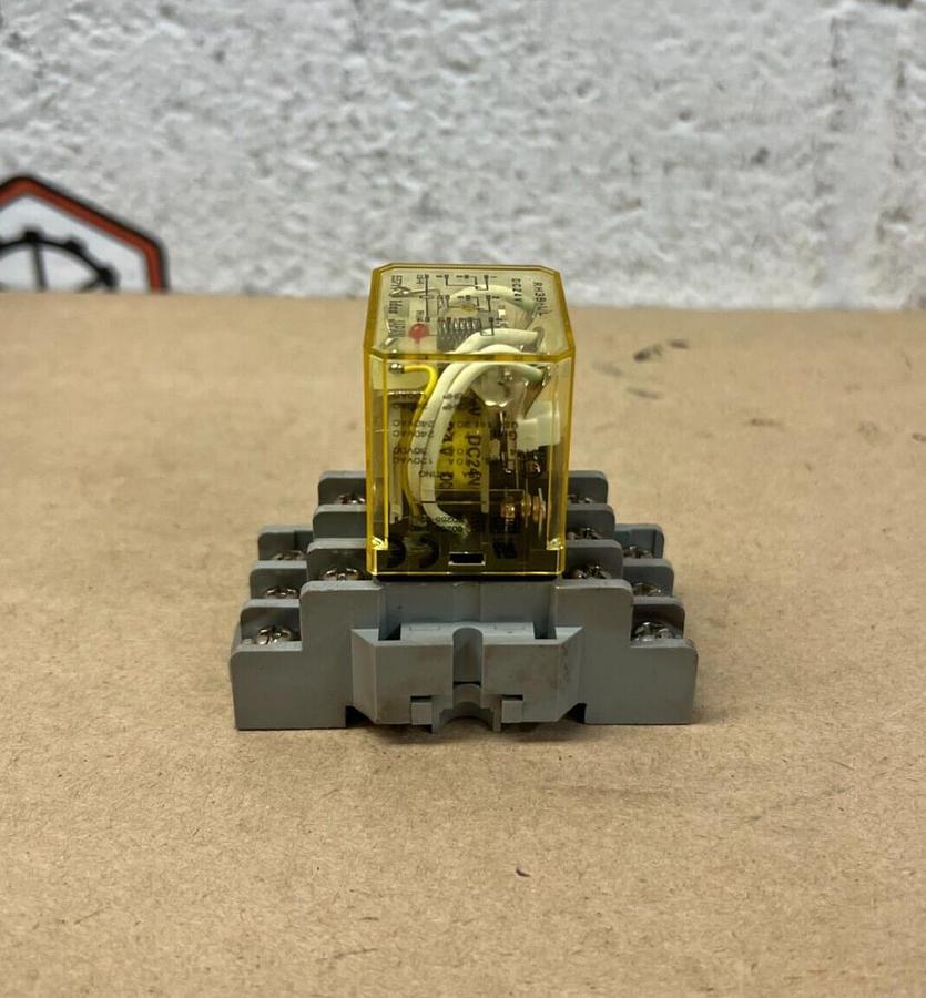 Used idec RH3B-UL General Purpose Relay w/Base