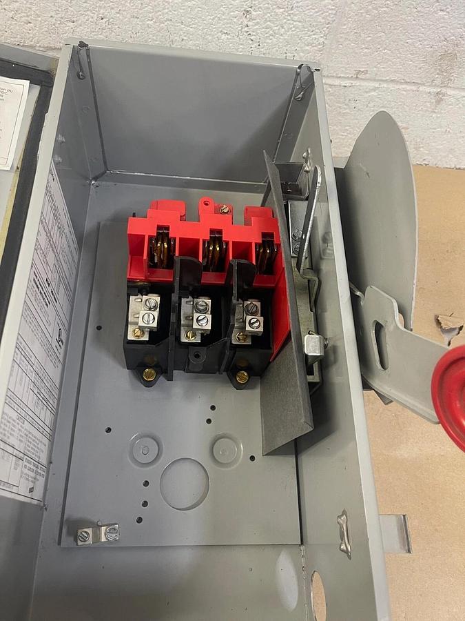 Used Eaton DH362UDKW Windowed Heavy Duty Safety Switch 3-Pole Non-Fusible 60A 600V