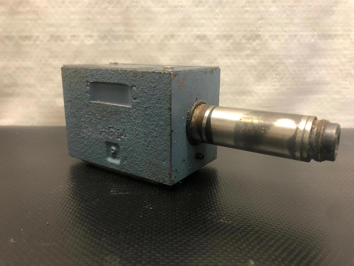 Used Continental Hydraulics VSD03M-1A-GR-33L-A Directional Control Valve