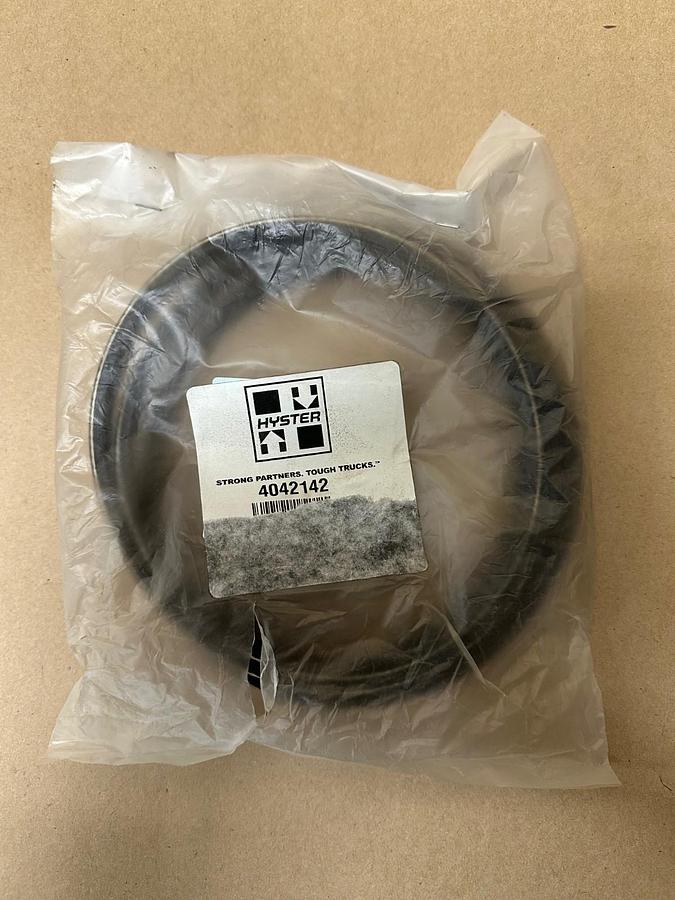 Used Hyster 4042142 V-Belt *FACTORY SEALED*