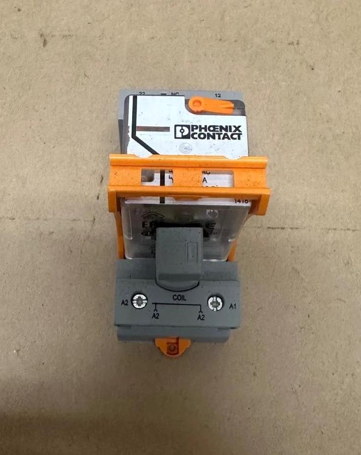 Used Phoenix Contact 2903692 Switching Relay w/ RIF-3-BSC/ 2x21 Relay Base