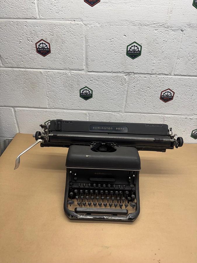 Used Remington Rand Working Type Writer, Model 17 Typewriter