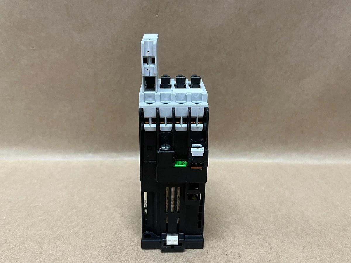 Used Siemens 3TF3010-0B Contactor w/ 3TX4001-2A Contact Block