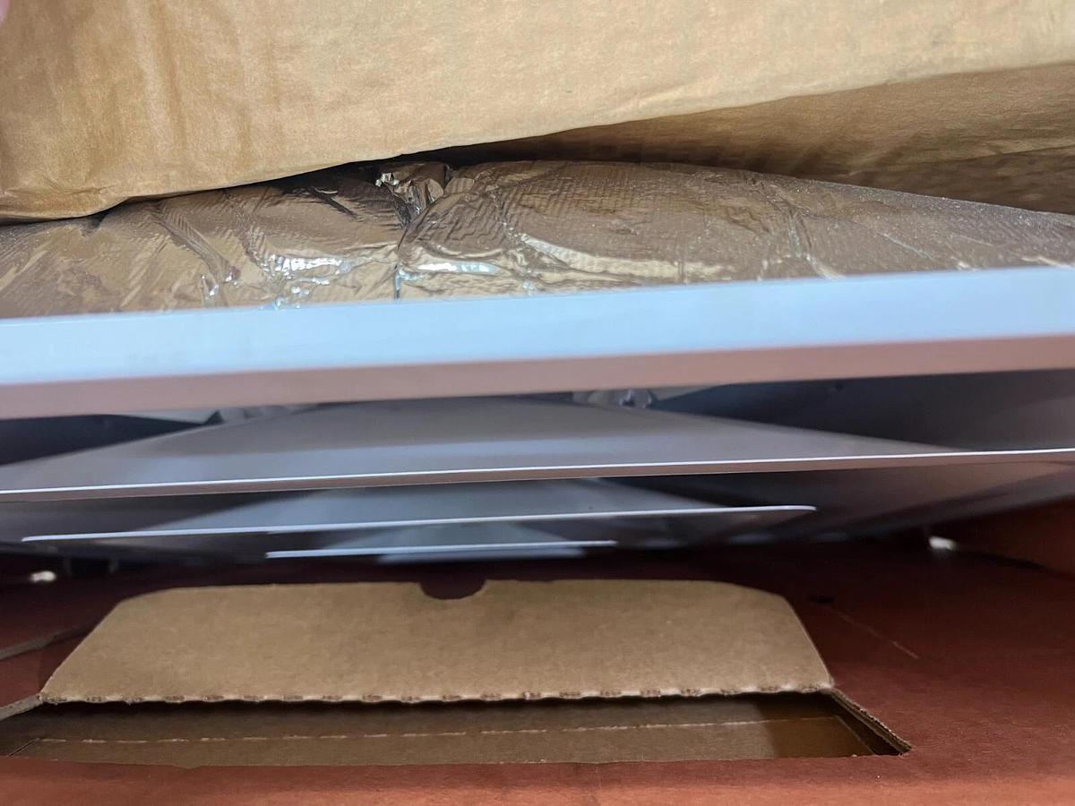 Used Hart & Cooley FPD3 R6 (2) White Size 08 4-Way Fixed Pattern T-Bar Diffuser