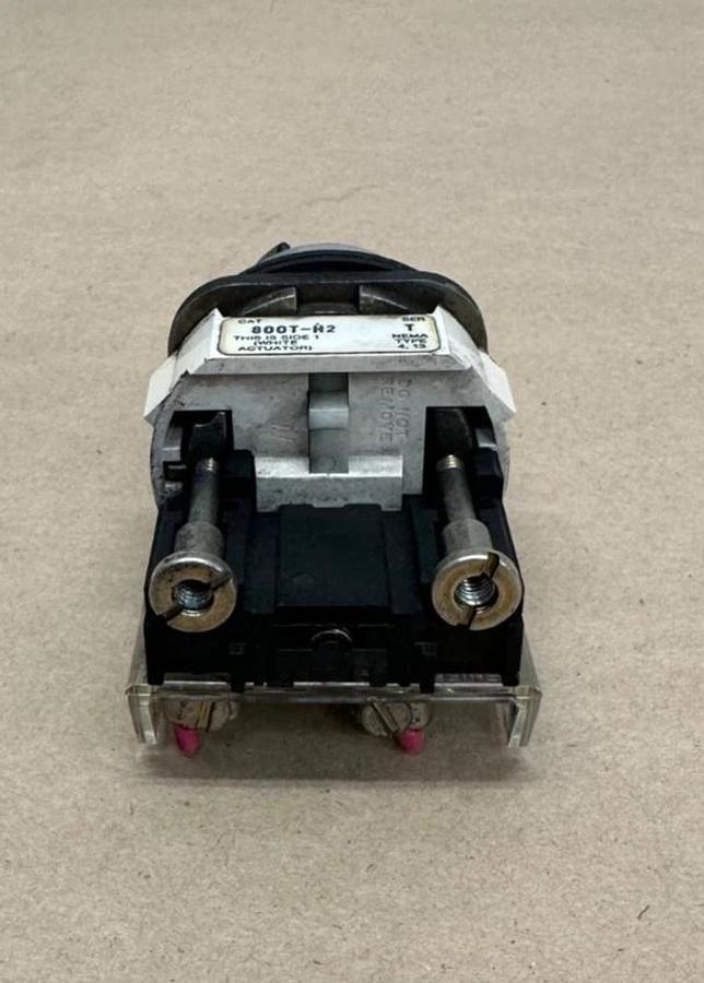 Used Allen Bradley 800T-H2 Selector Switch, 2 Position