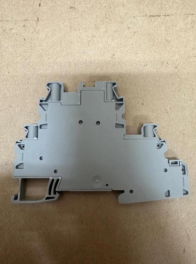 Used Phoenix Contact UT 4-L/L Multi-Level Terminal Block - Lot of 8