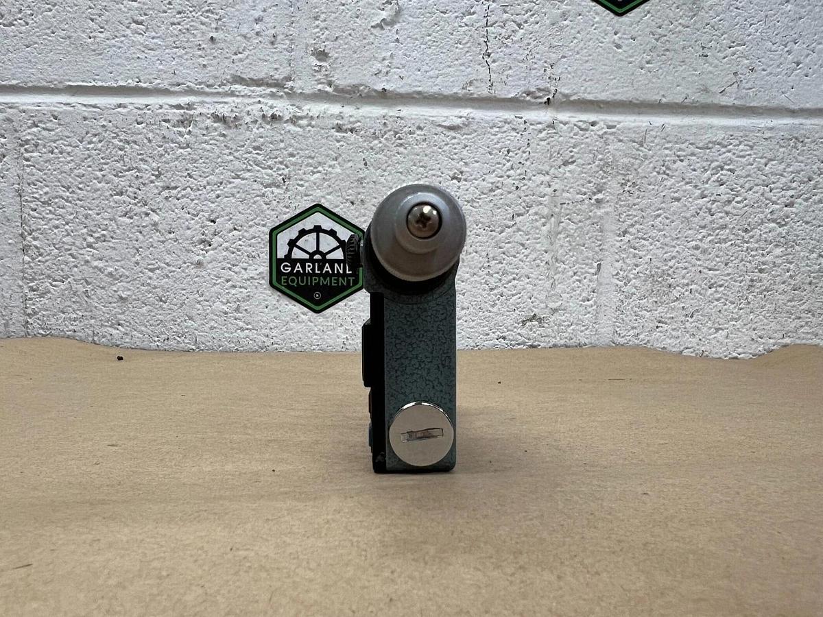 Used Mitutoyo 293-301 0-1”, 0-25mm .0001”, 0.001mm Digimatic Micrometer