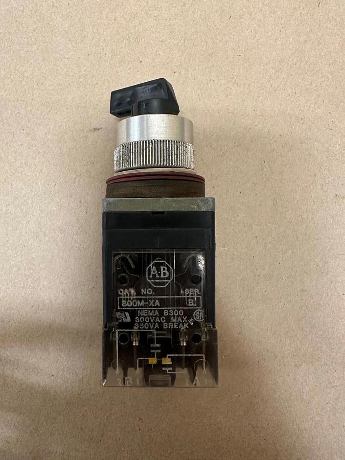 Used Allen Bradley 800MR-HX2B Industrial Control System w/ 800M-XA Contact Block