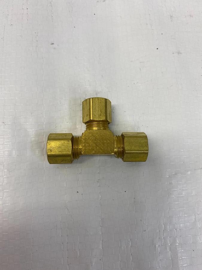 Used Essex Brass Fittings C082, 3/8" Threads - Lot of 8