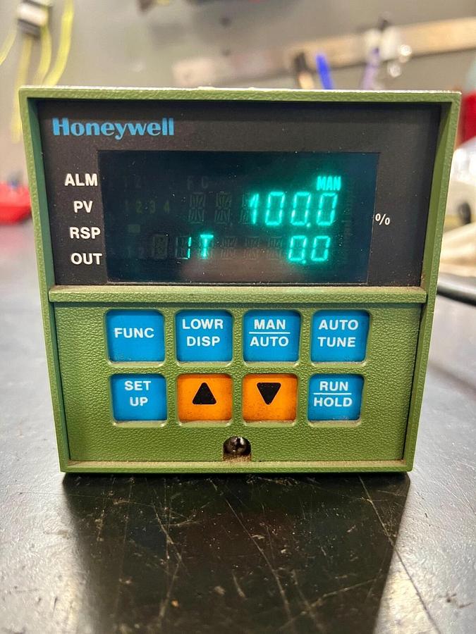 Used Honeywell DC3001-0-000-2-UL-0111  UDC 3000 Temperature Controller