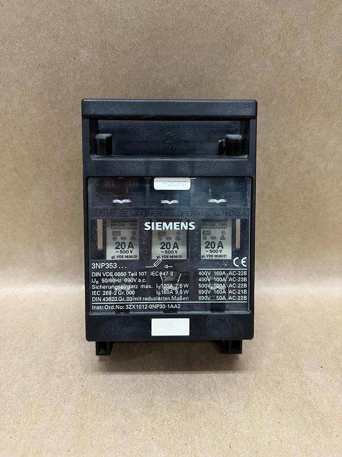 Used Siemens 3NP353 Disconnect Fuse Switch 20A, 3 Pole, 500V