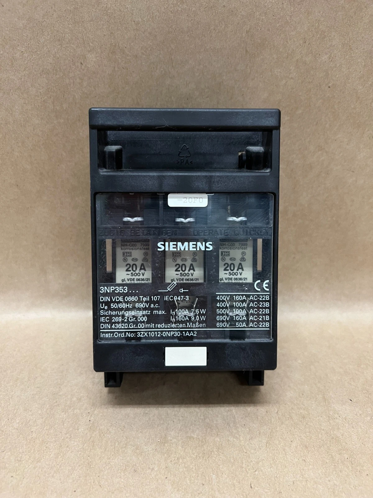 Used Siemens 3NP353 Disconnect Fuse Switch 20A, 3 Pole, 500V
